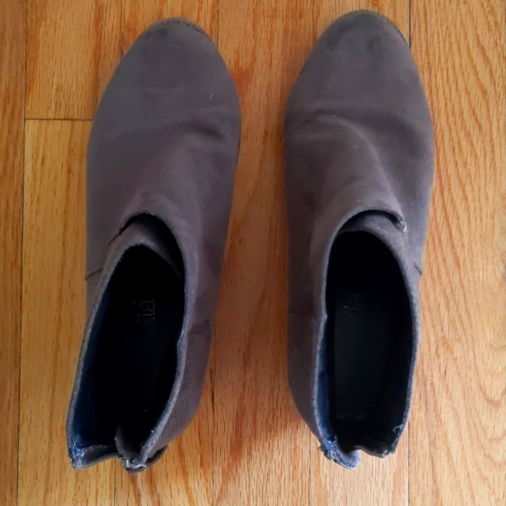 Kids suede boots